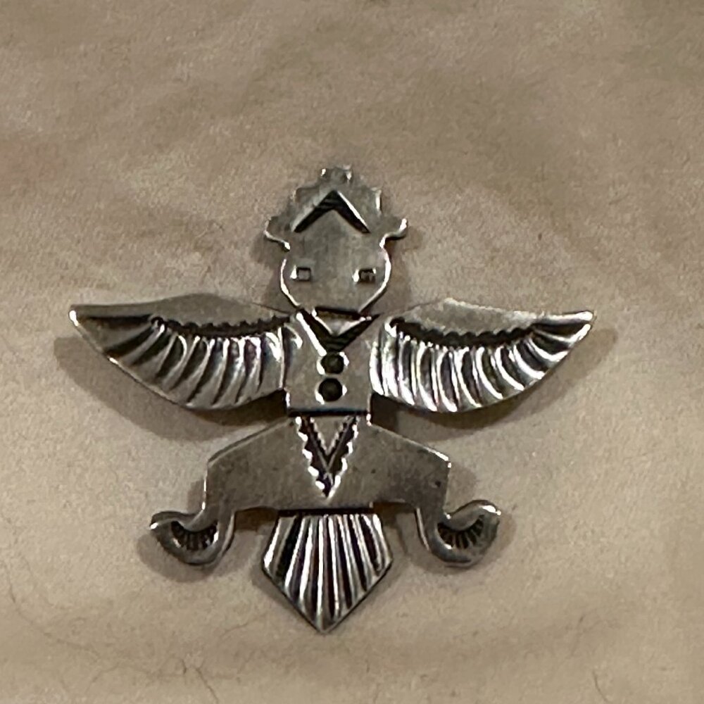 KNIFEWING NATIVE AMERICAN MADE STERLING SILVER PIN EUC